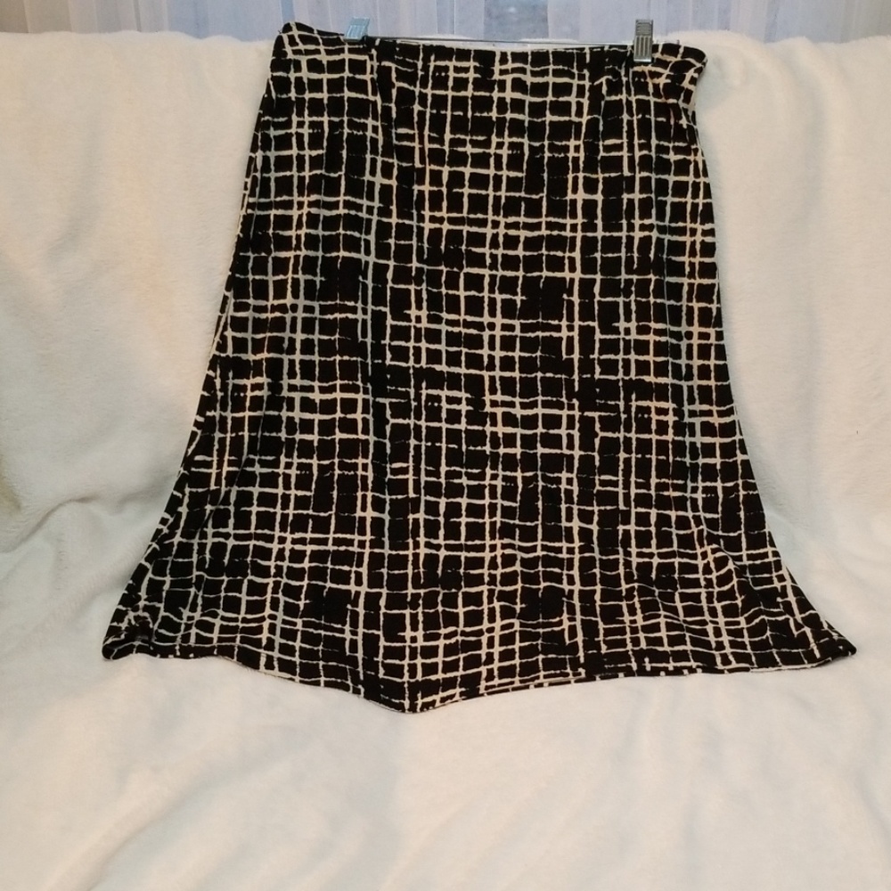 Black and white Geo-print skirt, size M